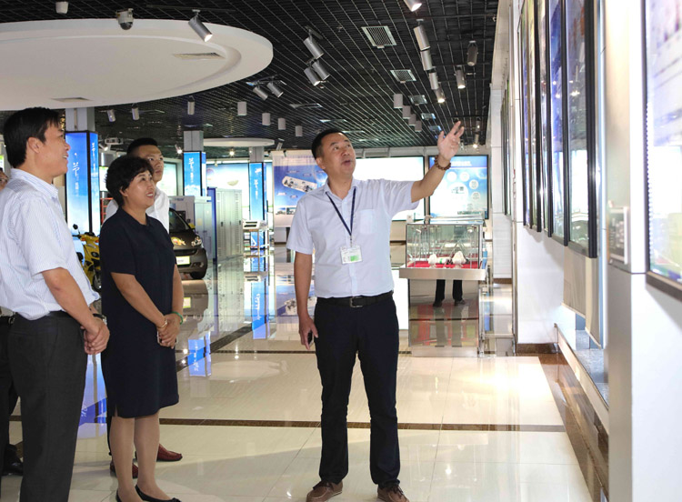 吉林瀚星集團副董事長方長麗一行參觀考察銀隆新能源 吉林瀚星集團副董事長方長麗一行參觀考察銀隆新能源