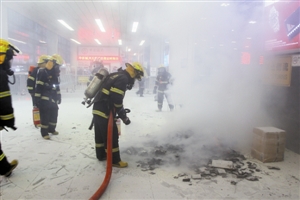 整箱行車記錄儀電池起火 福田口岸關(guān)閉半小時(shí)