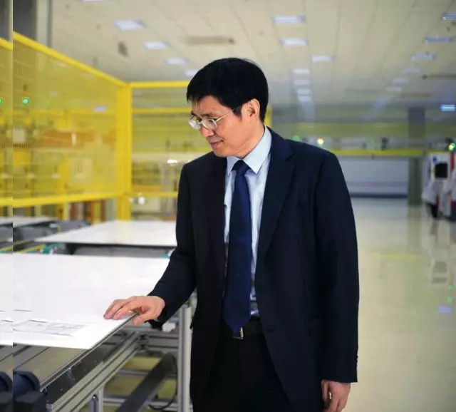 鐘寶申2010年加入隆基股份后,負責整個公司的戰(zhàn)略 鐘寶申2010年加入隆基股份后,負責整個公司的戰(zhàn)略