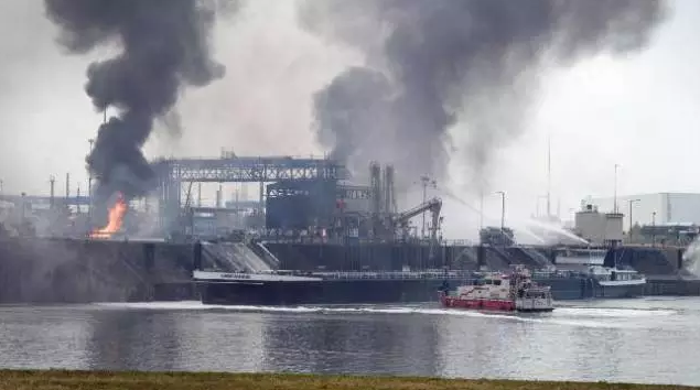 ▲爆炸現(xiàn)場(chǎng)照片 ▲爆炸現(xiàn)場(chǎng)照片