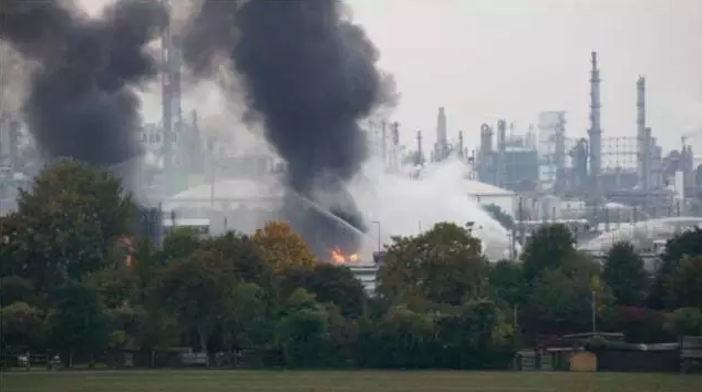 ▲爆炸現(xiàn)場(chǎng)照片 ▲爆炸現(xiàn)場(chǎng)照片