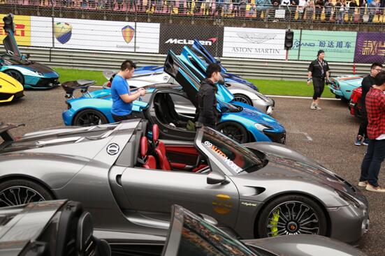 活動當日200輛豪車齊助陣.jpg 活動當日200輛豪車齊助陣.jpg