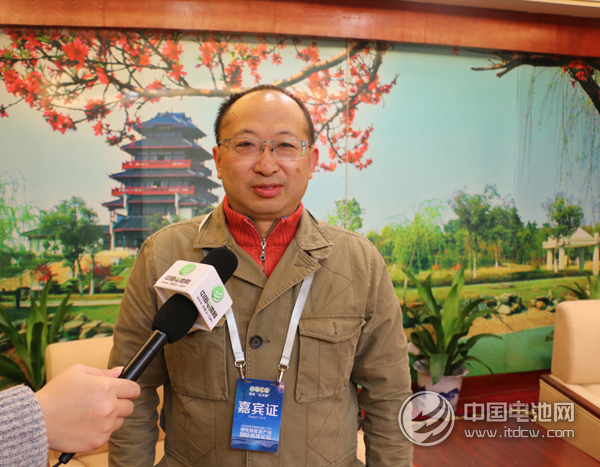 久泰科技董事長王利民在接受中國電池網 久泰科技董事長王利民在接受中國電池網