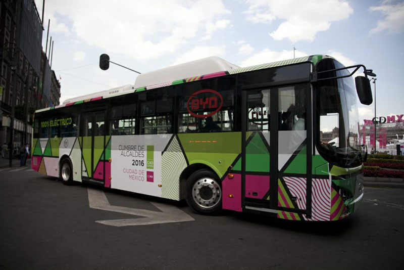 服務于峰會的比亞迪純電動巴士 服務于峰會的比亞迪純電動巴士