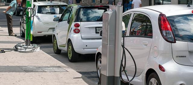 中國新能源汽車駛?cè)搿吧钏畢^(qū)”：騙補(bǔ)期終結(jié)，迎來技術(shù)和商業(yè)高度競爭