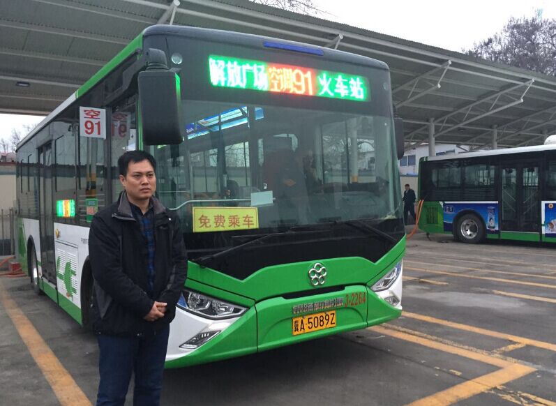 石家莊公共交通總公司技術設備部部長孟彥接受采訪