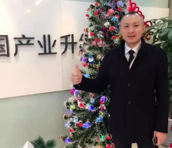 華夏幸福新能源產(chǎn)業(yè)服務(wù)公司總經(jīng)理 穆向陽 華夏幸福新能源產(chǎn)業(yè)服務(wù)公司總經(jīng)理 穆向陽