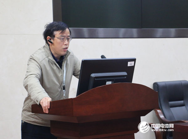 主持人中南大學化學電源與材料研究所唐有根教授