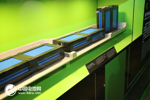 調研團一行參觀北汽新能源汽車充換電體驗廳