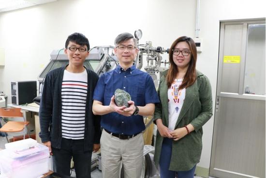 無毒天然礦電池成功問世:徹底淘汰石墨? 無毒天然礦電池成功問世:徹底淘汰石墨?