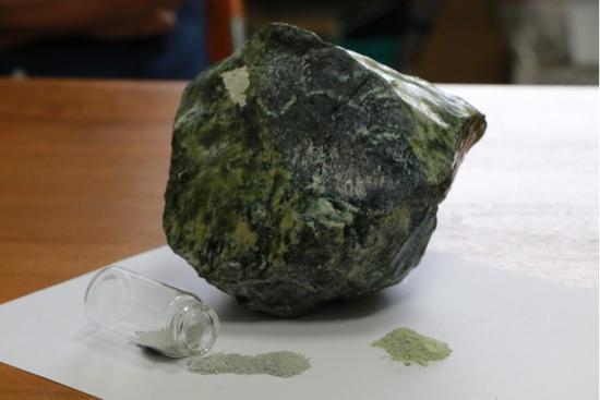 天然蛇紋石 天然蛇紋石