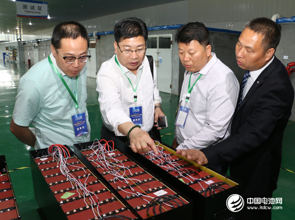 與會嘉賓參觀奧冠集團山東生產基地