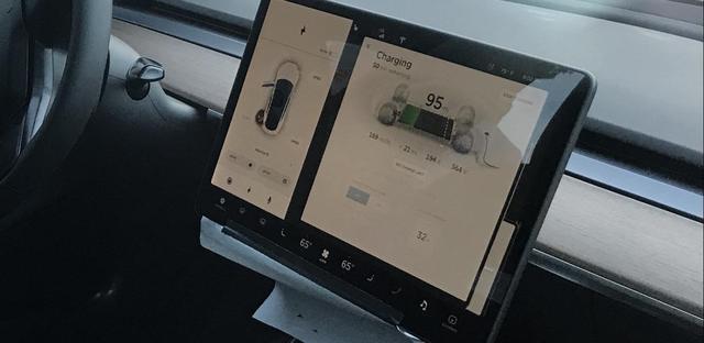 Model 3新照揭開最終版設計 續航可達483公里 Model 3新照揭開最終版設計 續航可達483公里