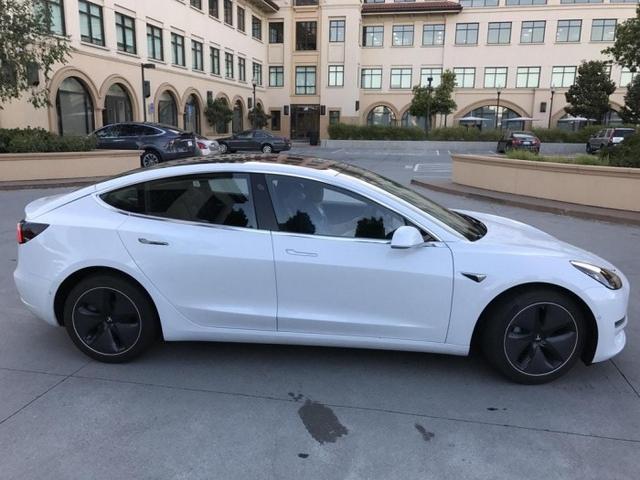 Model 3新照揭開最終版設計 續航可達483公里 Model 3新照揭開最終版設計 續航可達483公里
