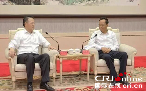 汕頭市委書記陳良賢(右)、正道集團(tuán)有限公司首席執(zhí)行官徐建國(左) 汕頭市委書記陳良賢(右)、正道集團(tuán)有限公司首席執(zhí)行官徐建國(左)