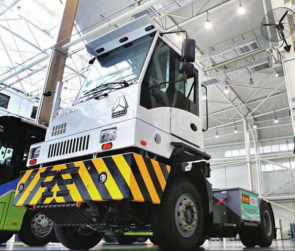 氫動(dòng)力！中國(guó)重汽點(diǎn)燃年度國(guó)內(nèi)新能源汽車技術(shù)“爆點(diǎn)”