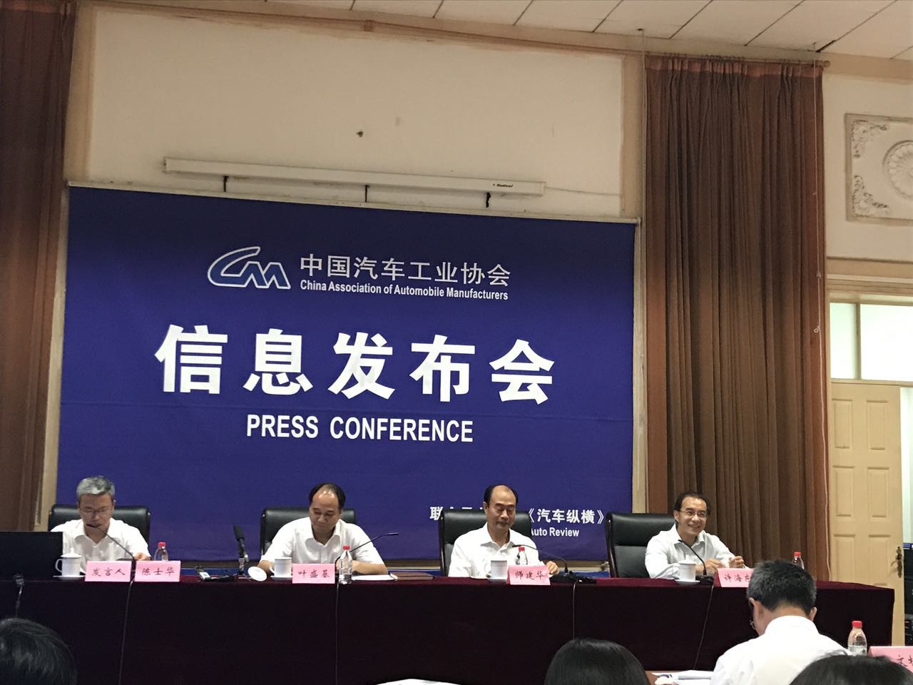 前7月汽車增速僅4% 新能源車增長超兩成