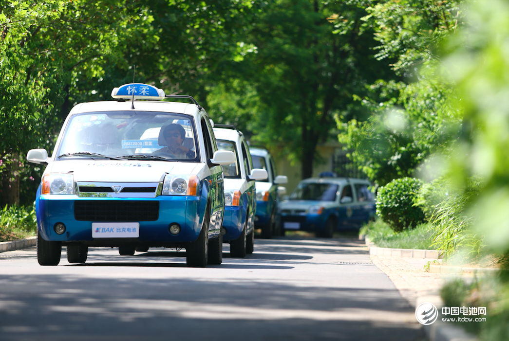 電動(dòng)汽車的一大步 專家研究“邊行駛邊充電”技術(shù) 電動(dòng)汽車的一大步 專家研究“邊行駛邊充電”技術(shù)