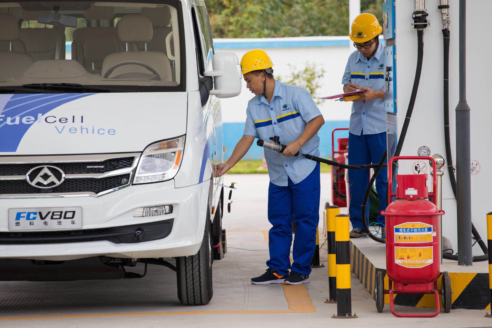 加氫中的大通燃料電池車