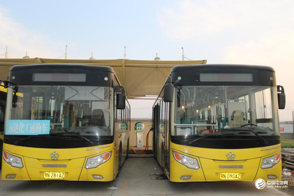 效率高 成本低:潛江銀隆鈦酸鋰純電動公交車與燃油車同等運力 效率高 成本低:潛江銀隆鈦酸鋰純電動公交車與燃油車同等運力