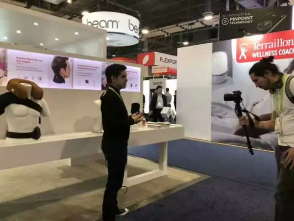 深圳烯旺石墨烯點亮美國CES展 發(fā)熱服亮相冬奧會 深圳烯旺石墨烯點亮美國CES展 發(fā)熱服亮相冬奧會