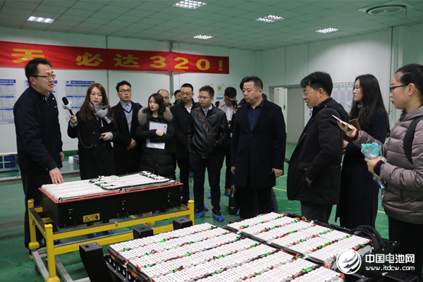 中國鋰電新能源產(chǎn)業(yè)鏈調(diào)研團一行參觀南京金龍 中國鋰電新能源產(chǎn)業(yè)鏈調(diào)研團一行參觀南京金龍