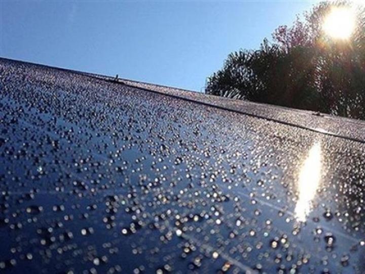 利用“摩擦納米發電機” 太陽能電池雨天也能發電