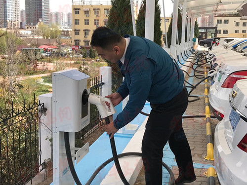 青島首設新能源汽車專用“公共停車區(qū)” 40分鐘快速充電 青島首設新能源汽車專用“公共停車區(qū)” 40分鐘快速充電