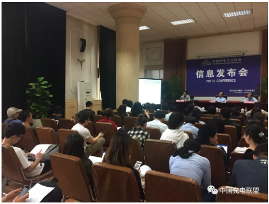 中國充電聯盟:2018年4月公共類充電樁達262058個 中國充電聯盟:2018年4月公共類充電樁達262058個