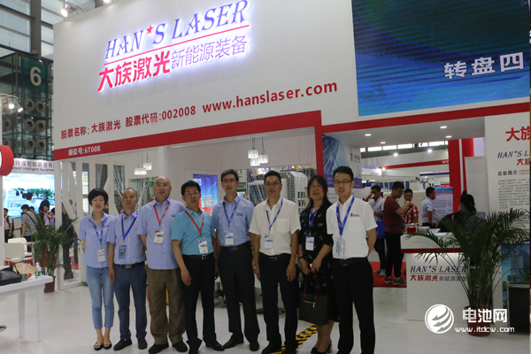 鋰電“達沃斯”論壇組委會/電池百人會/中關村新型電池技術創新聯盟秘書長于清教與大族激光相關領導合影