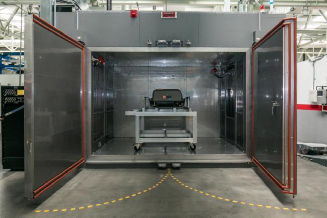 剖開電動(dòng)汽車的心臟 在通用實(shí)驗(yàn)室親手組裝動(dòng)力電池 剖開電動(dòng)汽車的心臟 在通用實(shí)驗(yàn)室親手組裝動(dòng)力電池