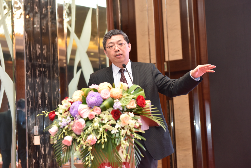 中國(guó)銀行業(yè)協(xié)會(huì)首席經(jīng)濟(jì)學(xué)家巴曙松發(fā)表演講