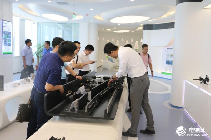 中國鋰電新能源產業鏈調研團一行參觀中科華聯