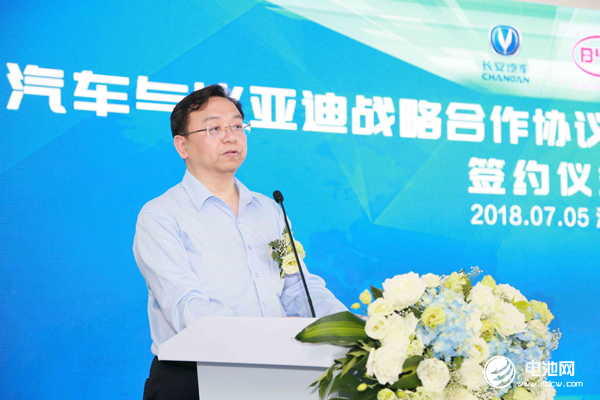 從動力電池到智能出行 比亞迪與長安汽車展開全面戰略合作 從動力電池到智能出行 比亞迪與長安汽車展開全面戰略合作