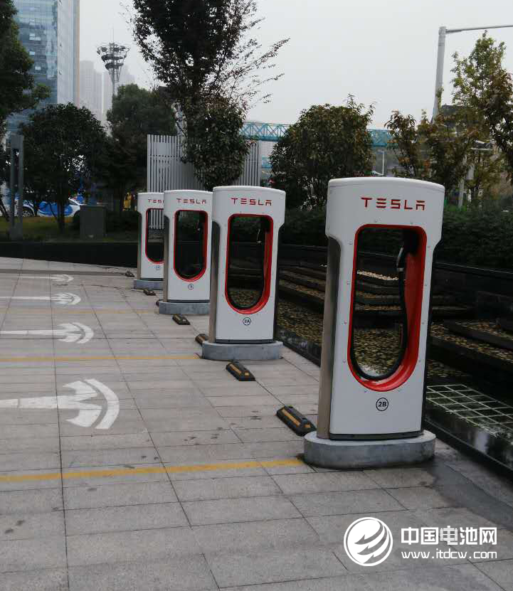 特斯拉落戶上海引發(fā)鯰魚(yú)效應(yīng) 新能源車發(fā)展進(jìn)入新賽道 特斯拉落戶上海引發(fā)鯰魚(yú)效應(yīng) 新能源車發(fā)展進(jìn)入新賽道