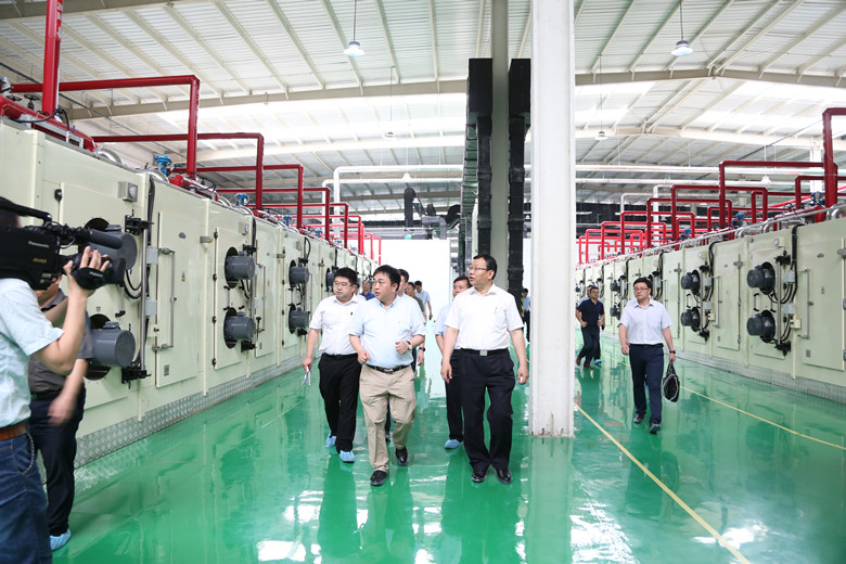 青島西海岸新區管委主任李奉利現場調研藍科途和中科華聯 青島西海岸新區管委主任李奉利現場調研藍科途和中科華聯