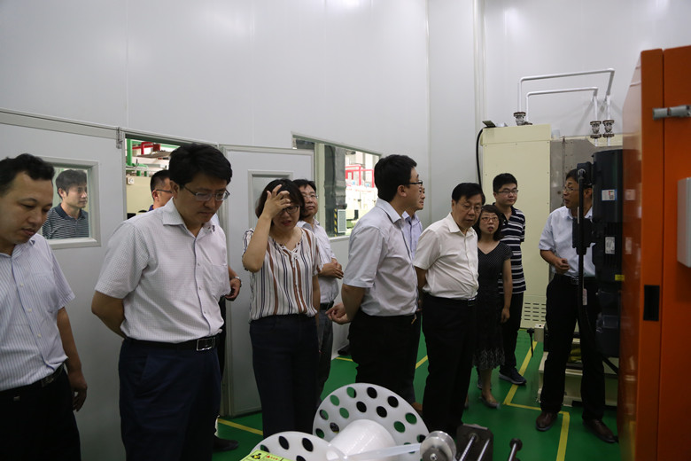 青島市發改委李希琨副主任一行到青島藍科途參觀調研 青島市發改委李希琨副主任一行到青島藍科途參觀調研