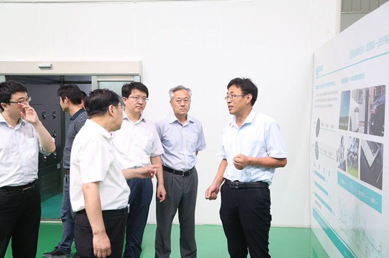 青島市發改委李希琨副主任一行到青島藍科途參觀調研 青島市發改委李希琨副主任一行到青島藍科途參觀調研