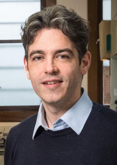 新型混合液流電池系統將可同時為電動汽車和氫燃料汽車補給能源 新型混合液流電池系統將可同時為電動汽車和氫燃料汽車補給能源