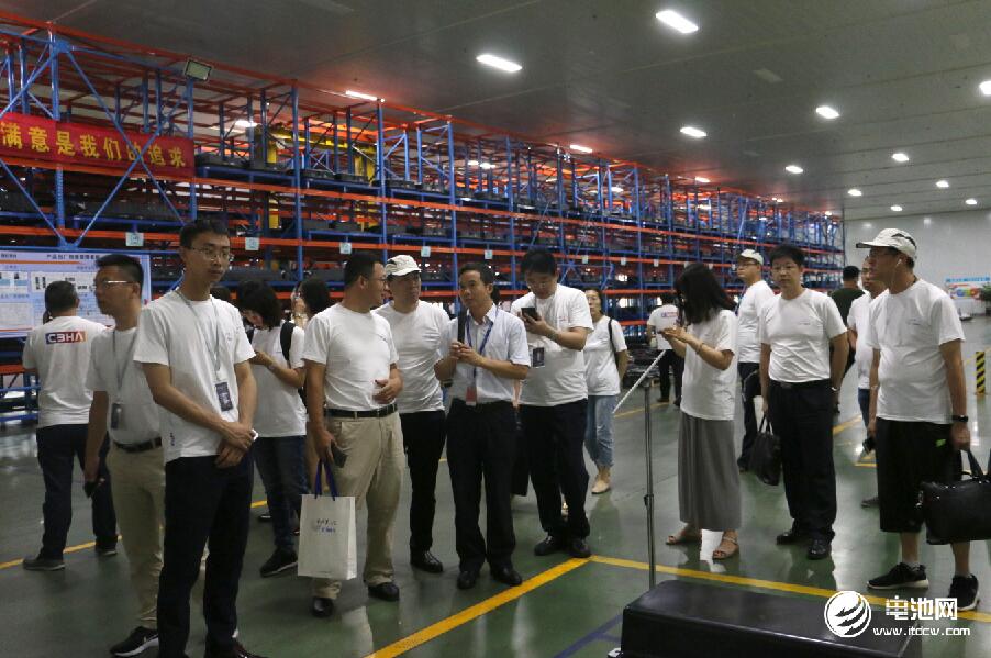 電池百人會企業(yè)家一行參觀考察青島國軒電池有限公司