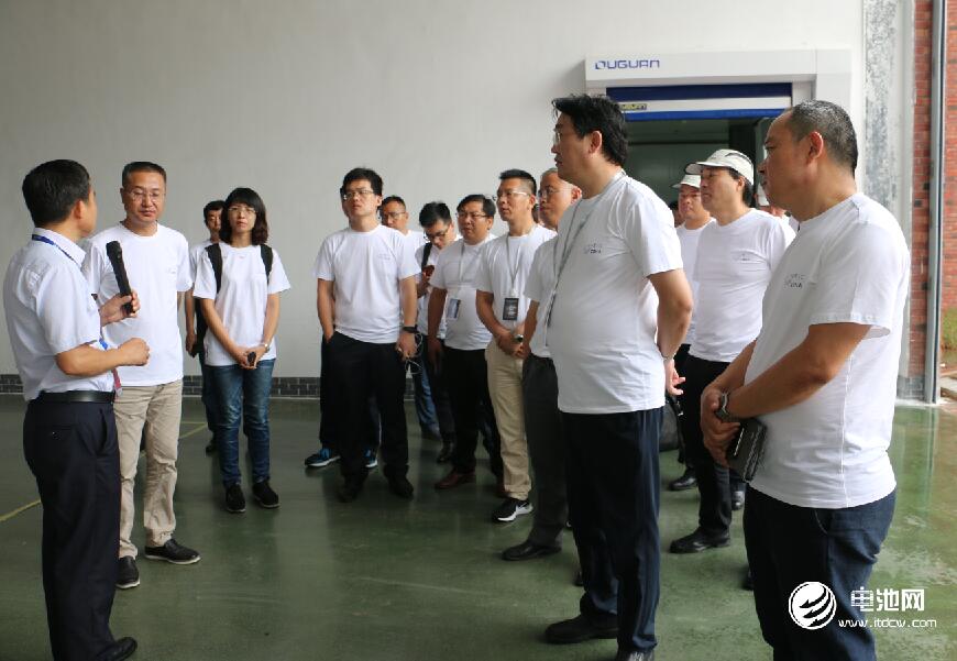 電池百人會企業(yè)家一行參觀考察青島國軒電池有限公司