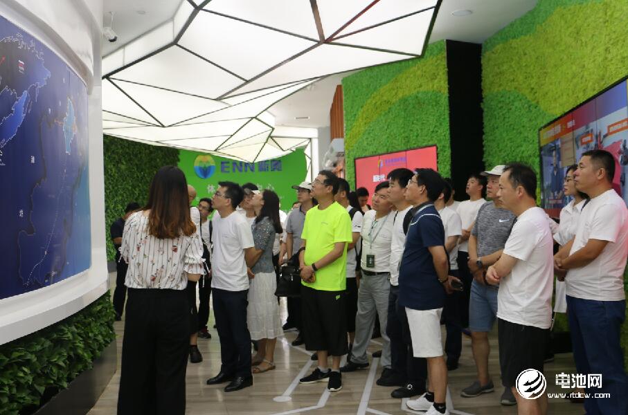 問道金沙灘 電池百人會企業家共享青山綠水盛宴 問道金沙灘 電池百人會企業家共享青山綠水盛宴