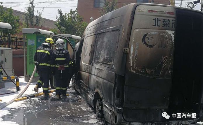 電動(dòng)汽車(chē)頻頻發(fā)“火” 三元鋰電池該不該背這鍋？