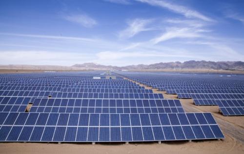 前八月工業(yè)硅、多晶硅價(jià)格先揚(yáng)后抑 硅業(yè)降本加速光伏平價(jià)上網(wǎng)