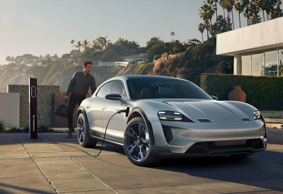 搭載保時捷 E 驅(qū)高效動力的新一代跑車 搭載保時捷 E 驅(qū)高效動力的新一代跑車