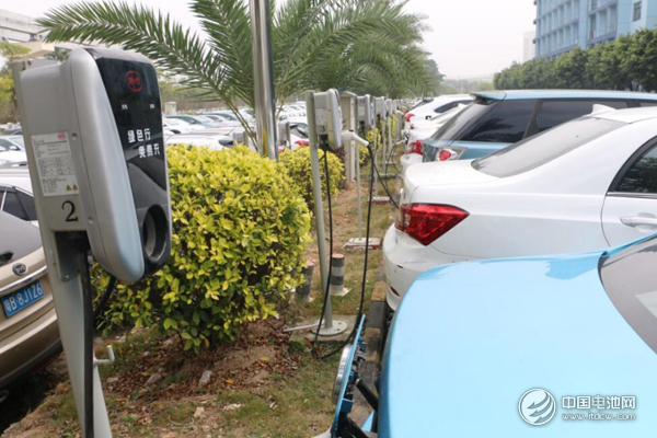 2020年山東省黨政機(jī)關(guān)將全部配備新能源車(chē) 加快充電樁等建設(shè)