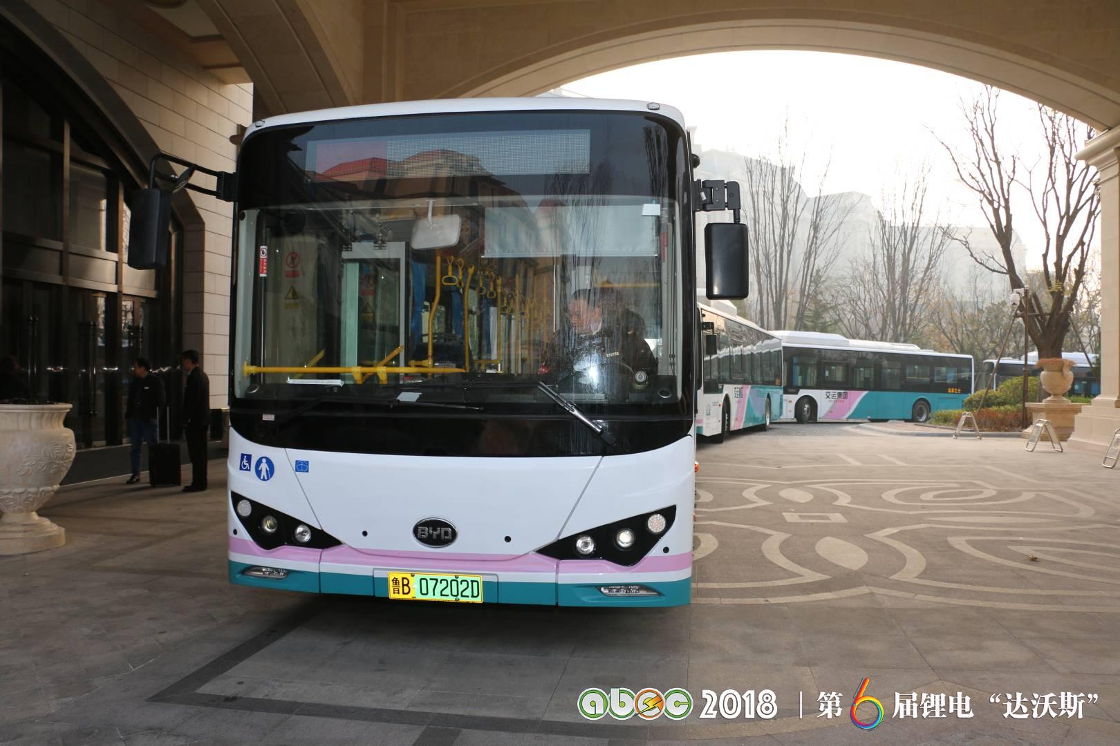 比亞迪助力ABEC2018|鋰電“達沃斯”組委會圓滿完成接送嘉賓任務 比亞迪助力ABEC2018|鋰電“達沃斯”組委會圓滿完成接送嘉賓任務
