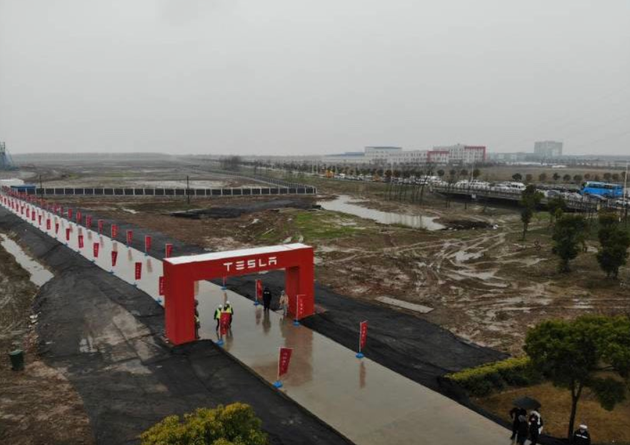 馬斯克現身特斯拉上海工廠開工儀式