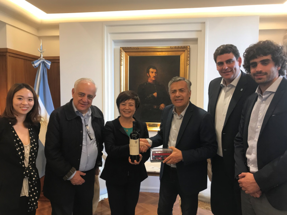 比亞迪與門多薩省政府簽約 比亞迪與門多薩省政府簽約