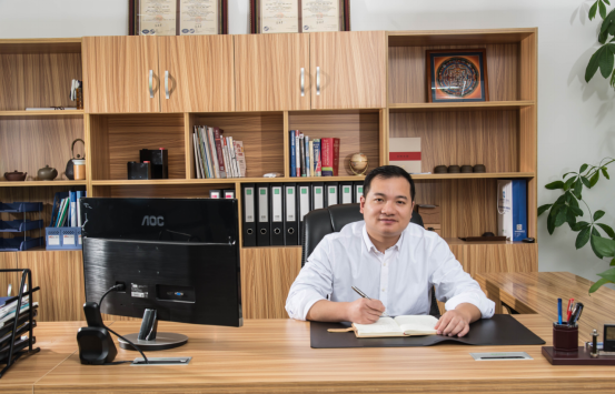 江蘇塔菲爾新能源科技股份有限公司董事長兼總裁龍繪錦